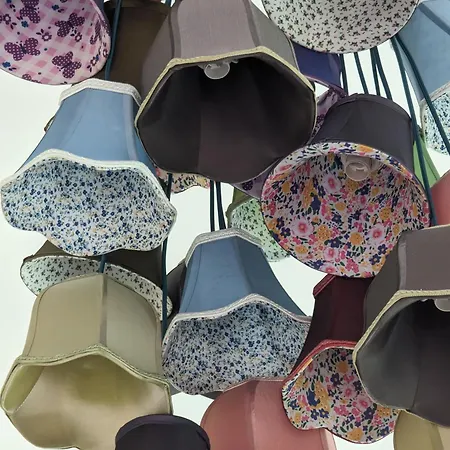 De L Autre Cote Du Miroir *