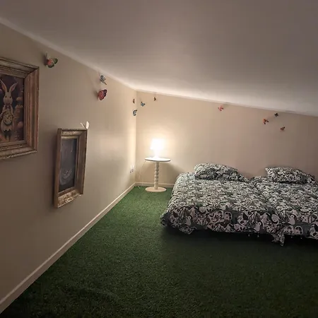 De L Autre Cote Du Miroir Feriehus *