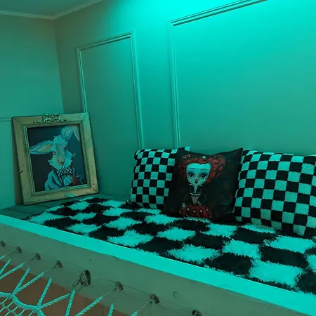 De L Autre Cote Du Miroir Feriehus Mazingarbe