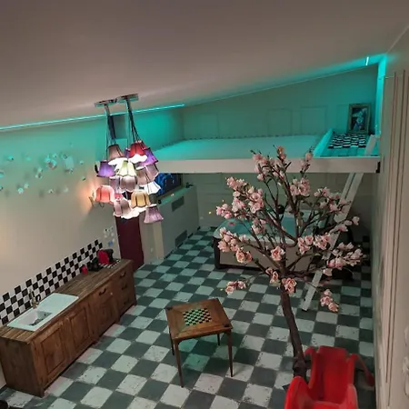 De L Autre Cote Du Miroir *