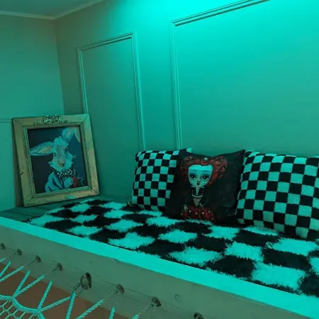 De L Autre Cote Du Miroir